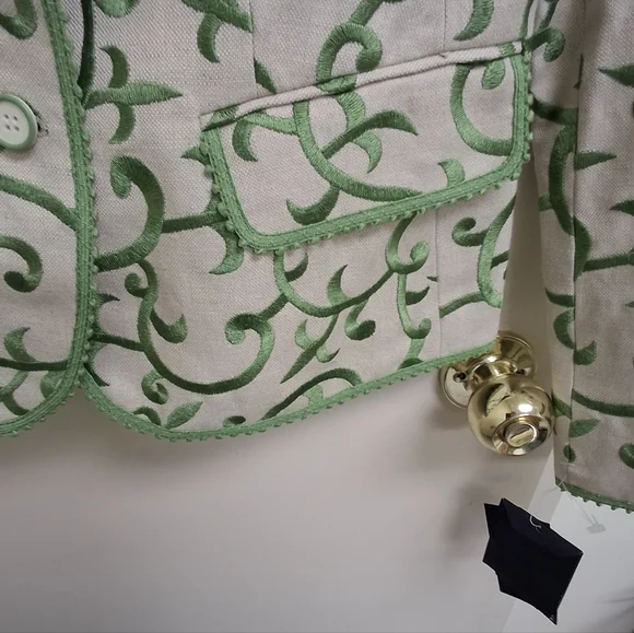 Blazer - Picture 2 of 8